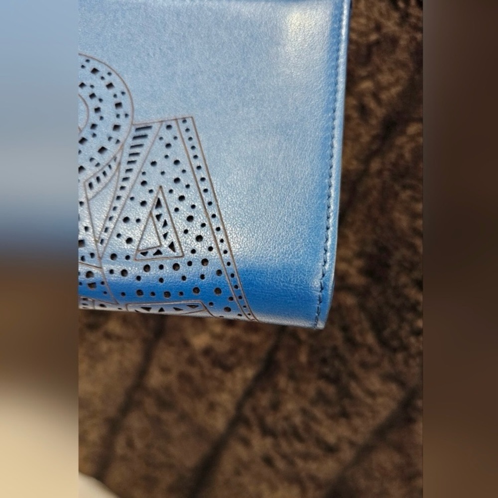 EUC Salvatore Ferragamo Blue Wallet - Picture 8 of 16